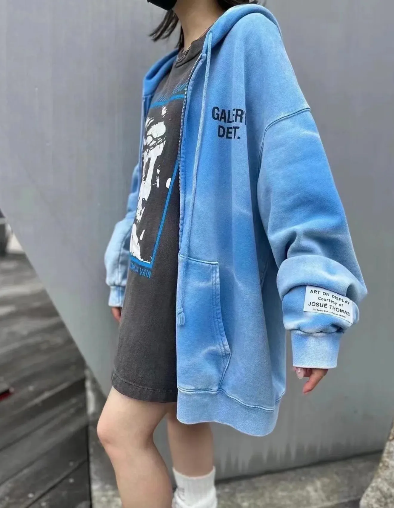 GALLERY DEPT. SUN FADED ENGLISH LOGO ZIP UP/BLUE Sun-washed blue water ripple English zipper hoodie Washed blue S-XL Ready-to-wear dyeing Hand-sewn heavy-weight horsetail fading Super-heavy washing Hand-hanging holes Bones frayed and whitened Mold customization with G LOGO zipper Correct accessories!